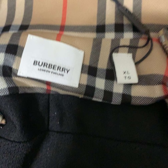 Burberry jumper, i don’t know the actual name of the item, able to send more pic - Picture 6 of 6